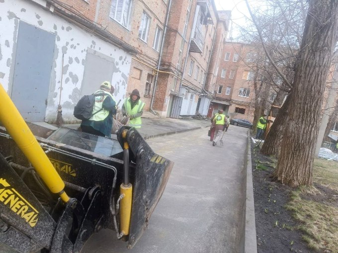 Новини Харкова: комунальні служби ліквідують наслідки обстрілів